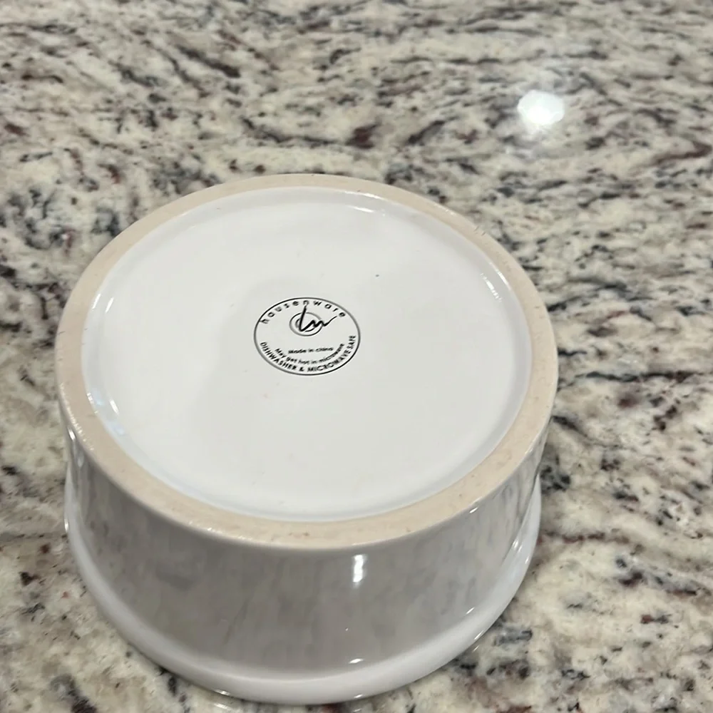 Like new dog dish bowl